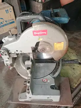 Jual mesin kating almunium. Kondi baru pemakaian 2 bulan.