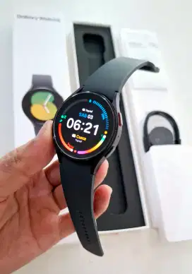 Samsung Galaxy Watch 5 40mm Black Mulus Fulset terpasang TG Smartwatch