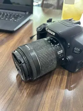DSLR Canon EOS 700D