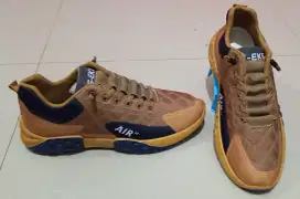 Sepatu Casual Pria No. 43