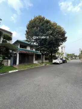 Dijual rumah lokasi strategis dan asri di Pondok Indah Jakarta Selatan