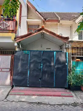 Rumah bisa untuk ruko, jalan ramai di Taman palem