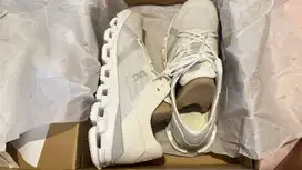 On Cloud X4 AD Size 9