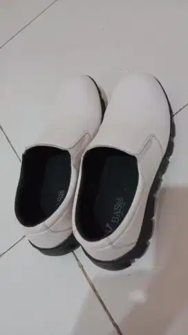 SEPATU SAFETY WANITA (SECOND)