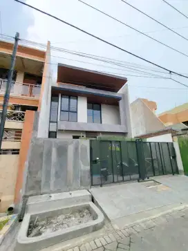 DIJUAL RUMAH BARU GRES MINIMALIS DI MANYAR KERTOARJO