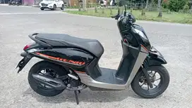 58@: DP:1,600 RBU F KOTA GENIO125 CC HITAM ON