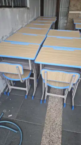 Kursi dan meja belajar siswa