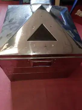 Meja jualan ,kursi panjang & Wadah dimsum