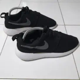 Sepatu running nike size 41 (26)