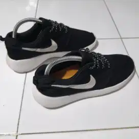 Sepatu running nike size 40 (25)