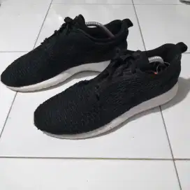 Sepatu sneakers fashion hitam unisex size 44