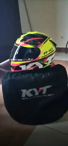 Helm KYT Series R10