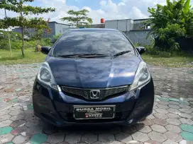Dp 2jt. HONDA JAZZ 2011 AT / AUTOMATIC