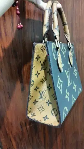 Tas import baru