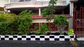 Rumah Semolowaru Indah, Gang paling depan, dekat pom bensin akses MERR