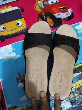 Sandal hush puppies wanita