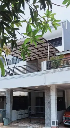 Rumah Full Renov Semi Furnished di Puri Beta