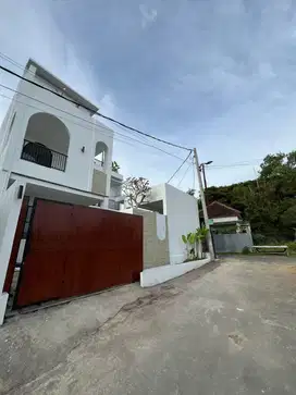 dijual villa baru lantai 3 kutuh ungasan