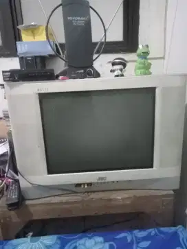 Tv Jvc + set of box + antena