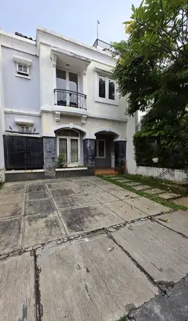 Rumah 2 lantai Permata Mediterania, dekat Sport Club