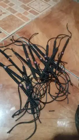 Di cari pengrajin gelang anyam rajut