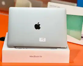 Macbook air M1 2020 ram 8gb SSD 256GB grey silver 13inc coding render
