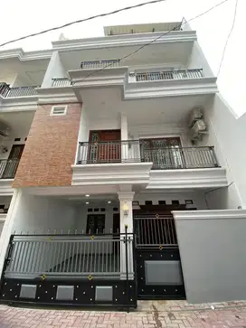 Rumah Modern Classic Mediterania Dalam Cluster Area Bintaro Sektor 5