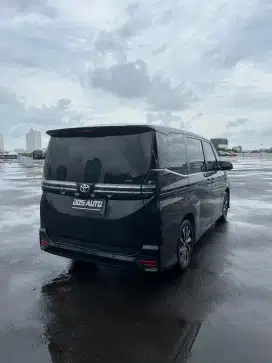 New Toyota Voxy 2.0 CVT 2023