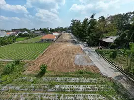 Dekat Stadion Maguwoharjo, Lingkungan Nasionalis, Strategis