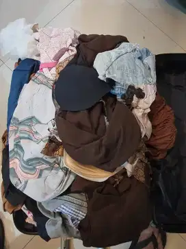 Baju bekas 1 karung plastik