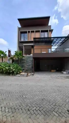 Rumah Cluster Mewah Dengan Private Pool Lokasi Belakang Amplaz