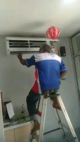 Jasa service kulkas service AC tambah freon pompa air bongkar ac