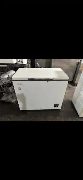 Freezer box GEA 220 liter bergaransi