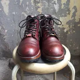 Red wing 9011 size 9D ( 42 )