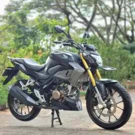 HONDA CB150R BLACK 2023 KM 5K GRESS LIKE NEW