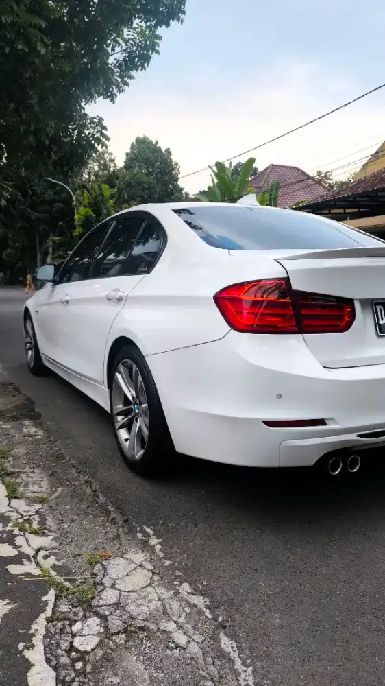 BMW F30 328i sport at 2012 putih