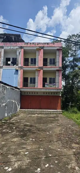 DISEWAKAN RUKO GANDENG 2 PINTU 3 LANTAI, SUNGAI RAYA, KAB. KUBU RAYA
