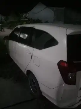 jasa menyewakan mobil