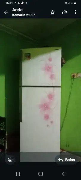Dijual murah kulkas 2 pintu jumbo butuh uang-masih fullset es batu ok