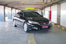 Honda Accord  ( 2013 )