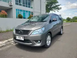 Innova G 2.5 at 2012 (diesel)