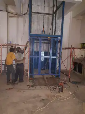 Lift barang dan duwaither
