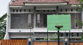 RUMAH DISEWAKAN 2 LANTAI ( Full Furnished) KOMPLEKS CAKRA, CINERE, DEP