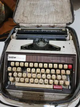Mesin Tik Btother Deluxe 1350