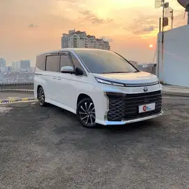 ( Km 7000) Toyota Voxy 2023 LIKE NEW