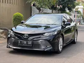 TOYOTA CAMRY V 2.5 AT 2020 HITAM LIKE NEW ISTIMEWA