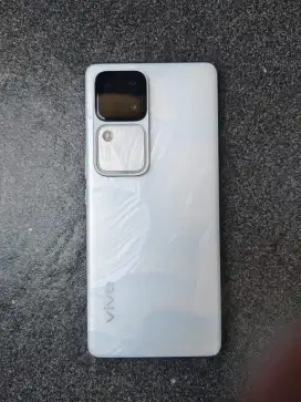 V30 ram 8/256 like new