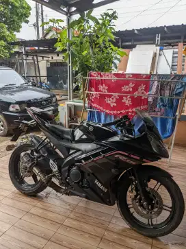 Yamaha R15 Hitam