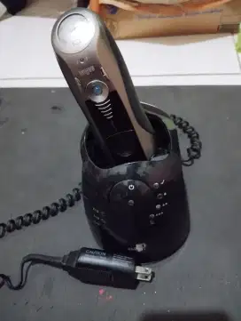 Shaver braun series 7 with charger cleaning dock