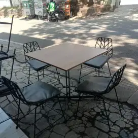 Kursi dan meja cafe